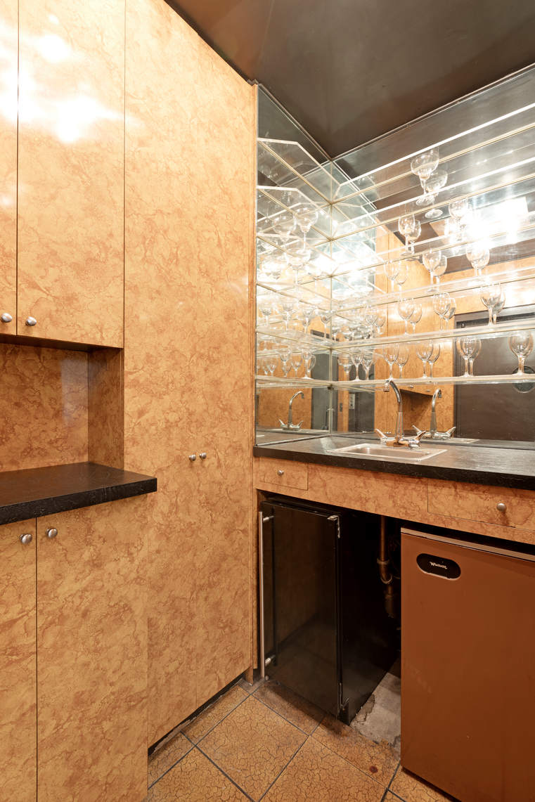 109 East 64th Street Manhattan, NY 10065 - Photo 19 of 24