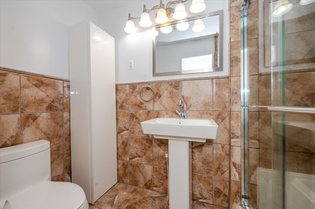 79-32 60th Lane Queens, NY 11385 - Photo 15 of 26