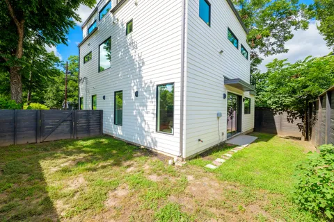 $1,275,000 | 2201 East 16th Street, Austin, TX 78702