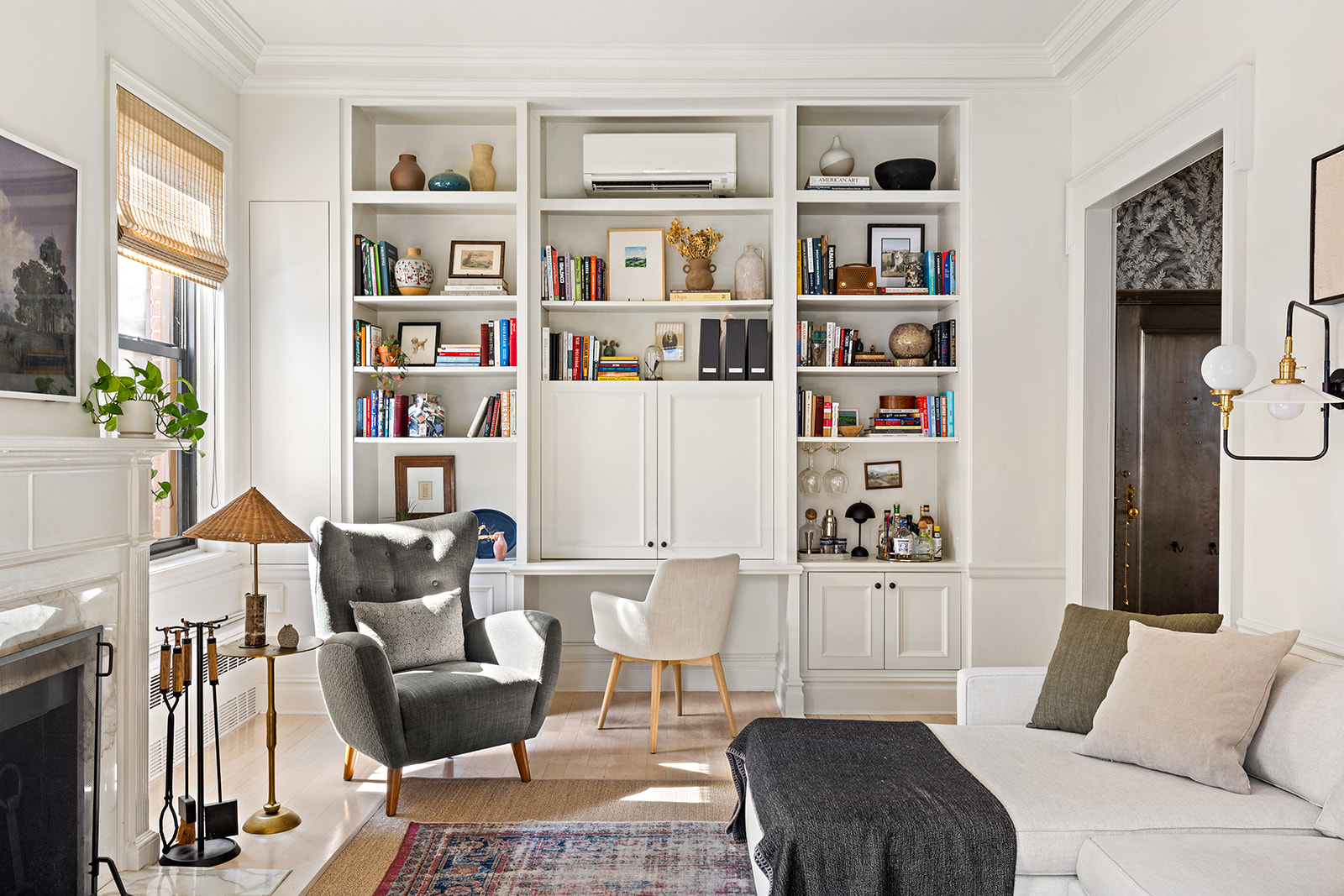 151 East 83rd Street, Unit PHB Manhattan, NY 10028 - Photo 2 of 11 a living room with furniture and a book shelf