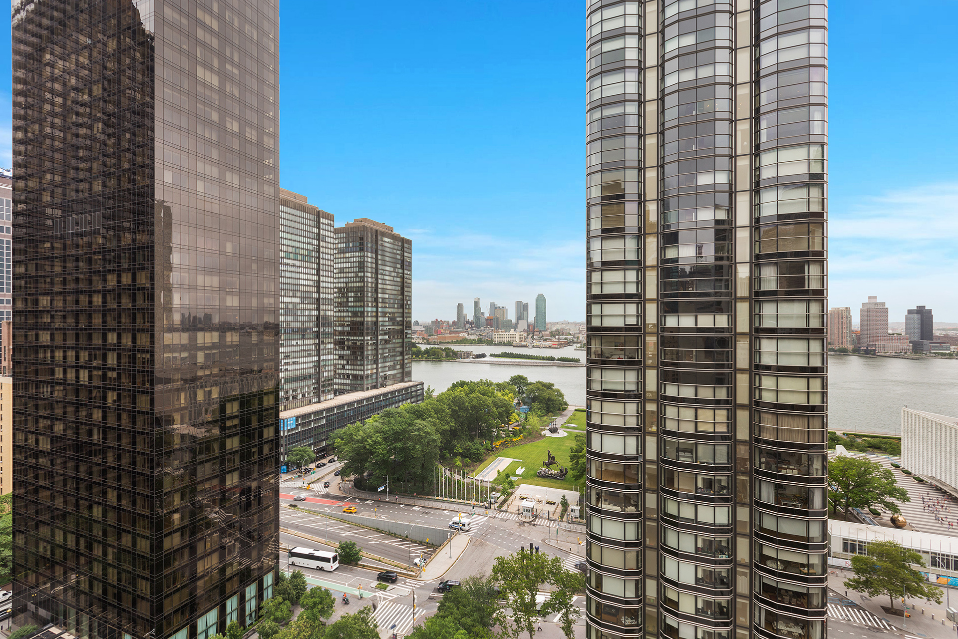 333 East 46th Street, Unit 5K Manhattan, NY 10017 - Photo 6 of 7 a view of a city with tall buildings