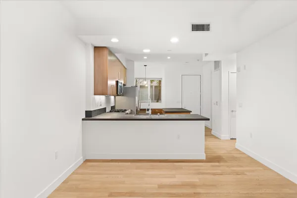 $705,000 | 6001 Carlton Way, Unit 106, Los Angeles, CA 90028
