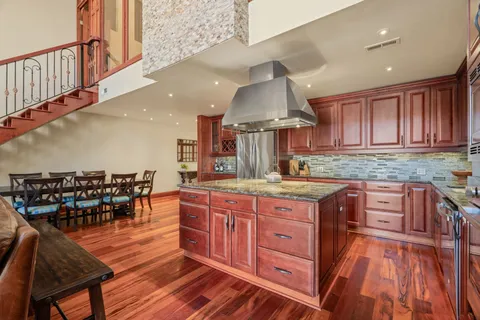 $1,400,000 | 802-10 Locust Street, Unit 201, Philadelphia, PA 19107