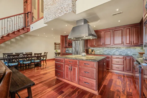 $1,400,000 | 802-10 Locust Street, Unit 201, Philadelphia, PA 19107