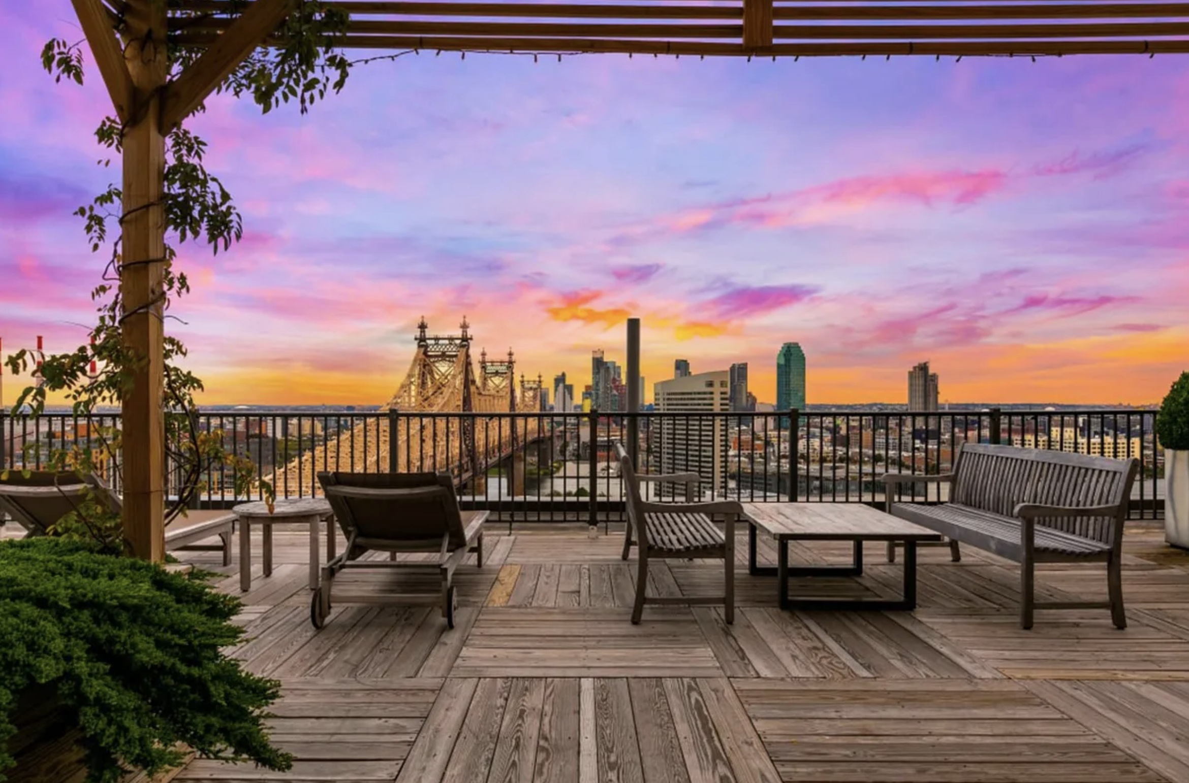 35 Sutton Place, Unit 10G Manhattan, NY 10022 - Photo 6 of 8 a view of a terrace with sitting area