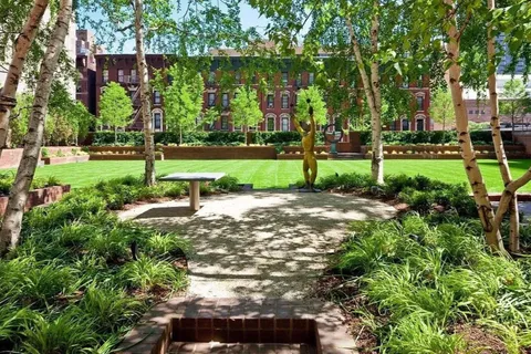$995,000 | 515 East 72nd Street, Unit 11N | Lenox Hill