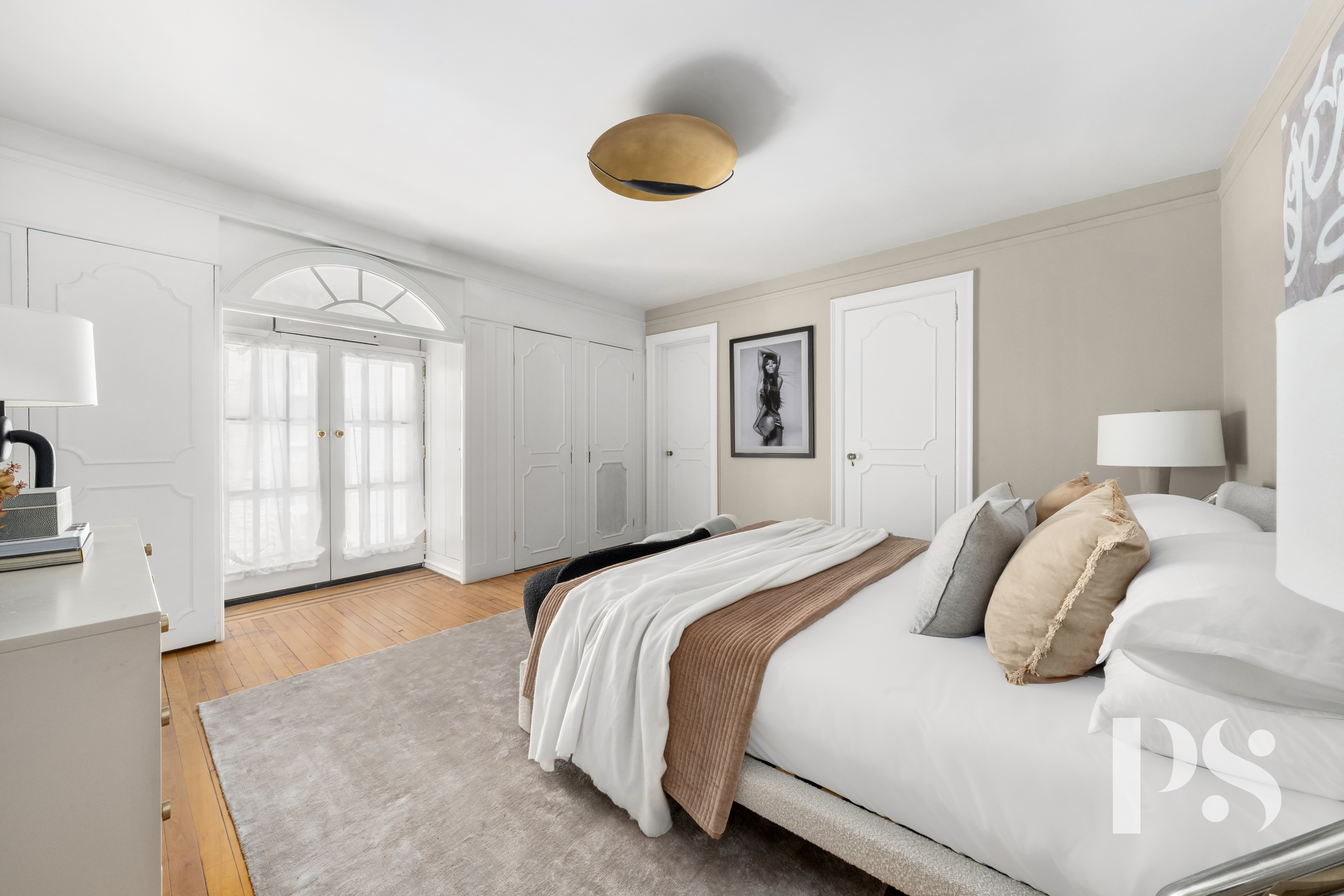 35 East 9th Street, Unit 33 Manhattan, NY 10003 - Photo 8 of 14 a bedroom with a bed and a large mirror