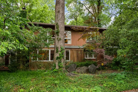 $1,000,000 | 6302 Bannockburn Drive, Bethesda, MD 20817