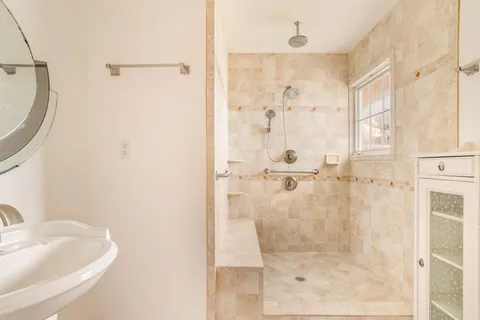 $3,850,000 | 1015 San Vicente Boulevard, Santa Monica, CA 90402