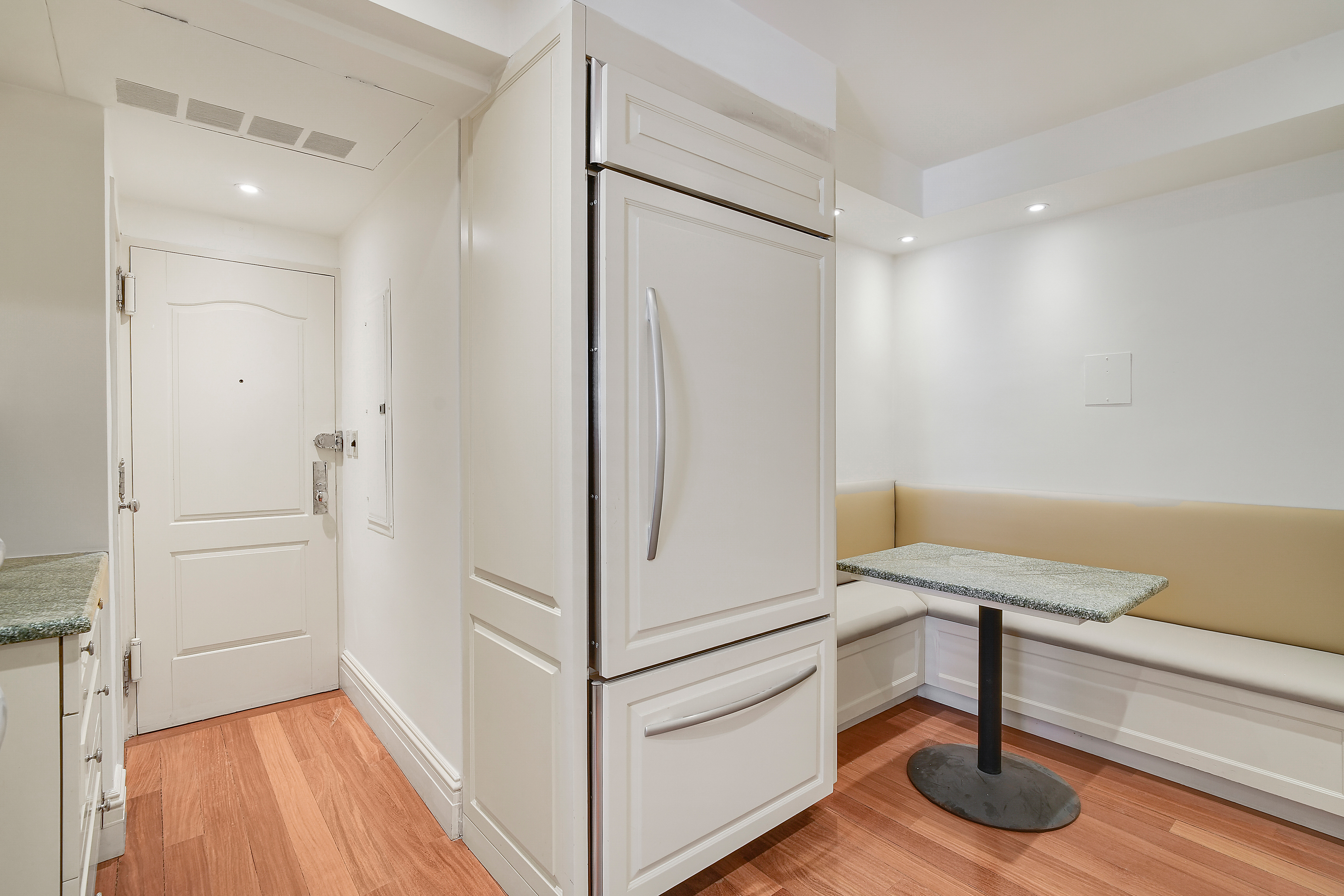 175 East 62nd Street, Unit 8D Manhattan, NY 10065 - Photo 12 of 24 a view of a hallway with entryway