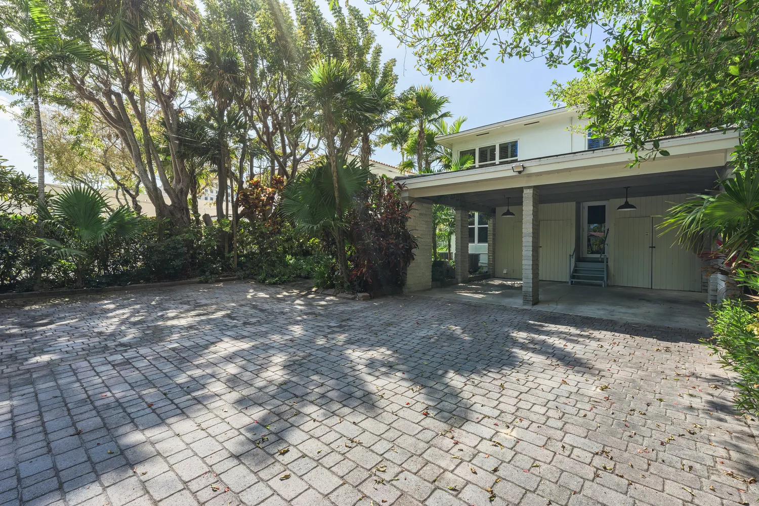 $4,350 | 3911 Ponce De Leon Boulevard, Coral Gables, FL 33134