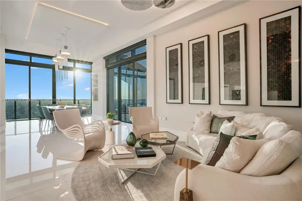$5,799,900 | 88 Southwest 7th Street, Unit PH4303, Miami, FL 33130