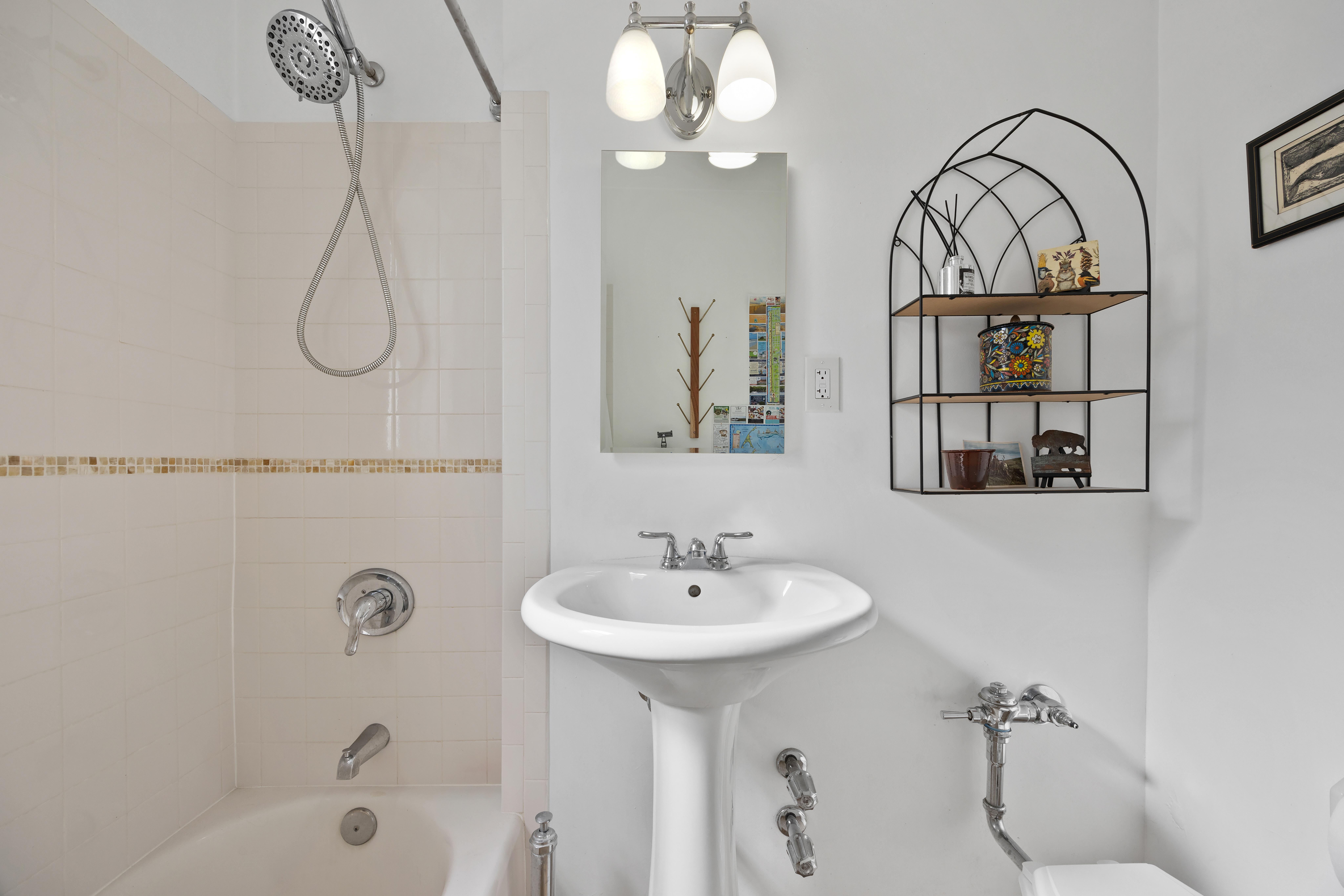 255 Fieldston Terrace, Unit 2L Bronx, NY 10471 - Photo 17 of 32 a bathroom with a sink a mirror a vanity and a bathtub