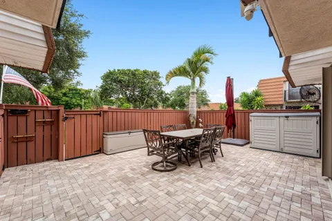 $425,000 | 2818 Waterford Drive North, Deerfield Beach, FL 33442