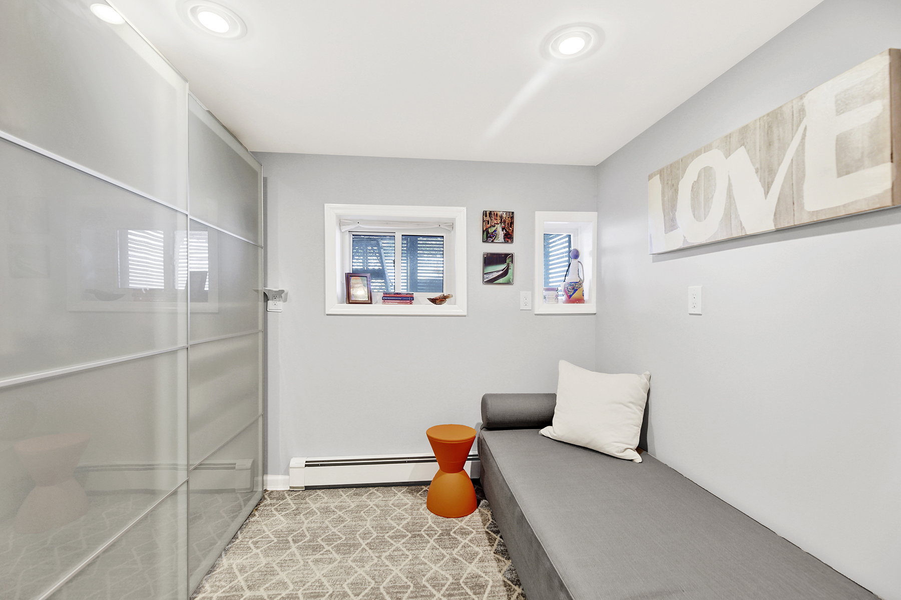 4-53 Beach 142nd Street Queens, NY 11694 - Photo 23 of 39 a living room with furniture and flowers