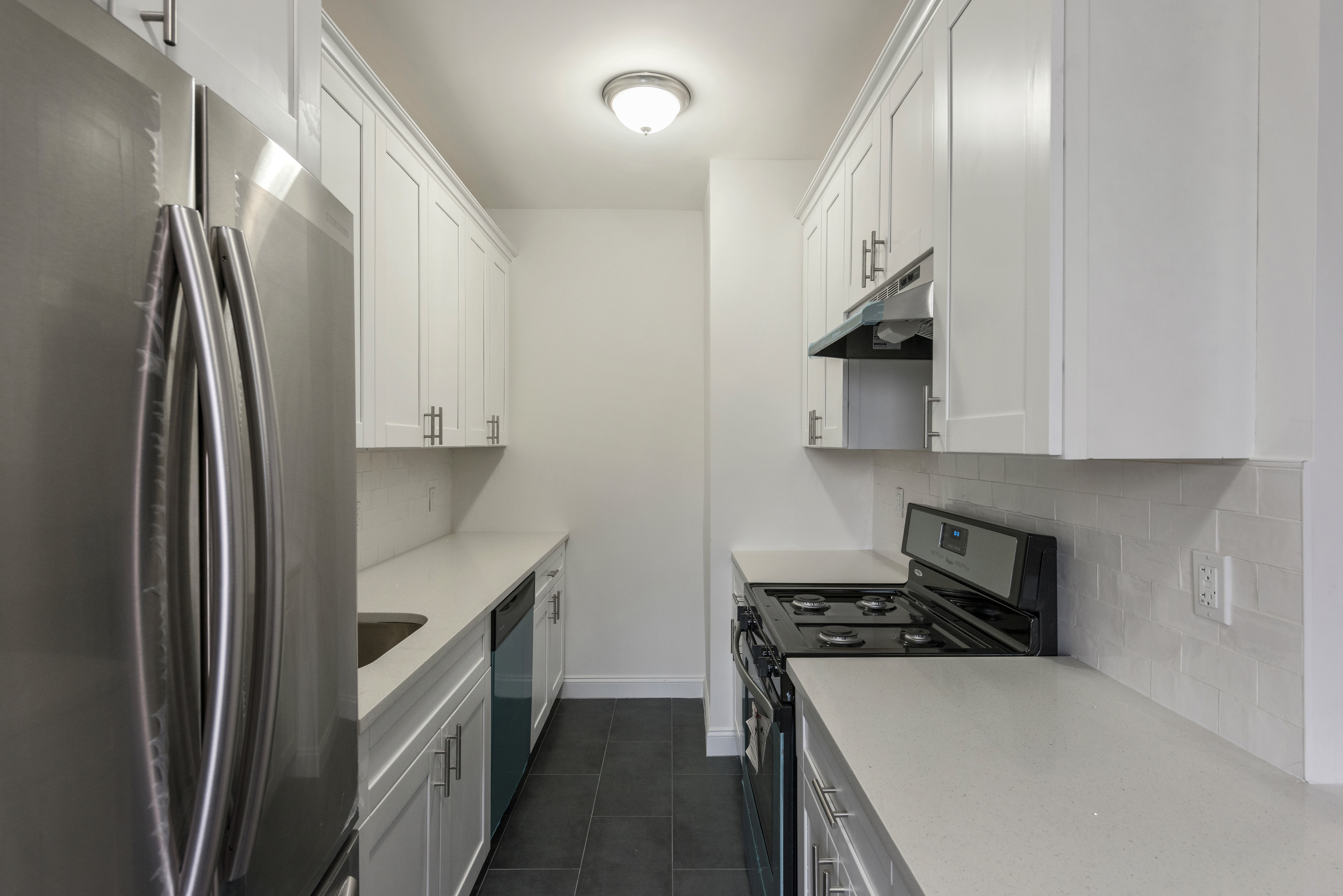 61-09 39th Avenue, Unit 2J Queens, NY 11377 - Photo 5 of 9