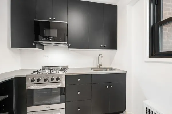 $435,000 | 201 West 21st Street, Unit 9A | Chelsea