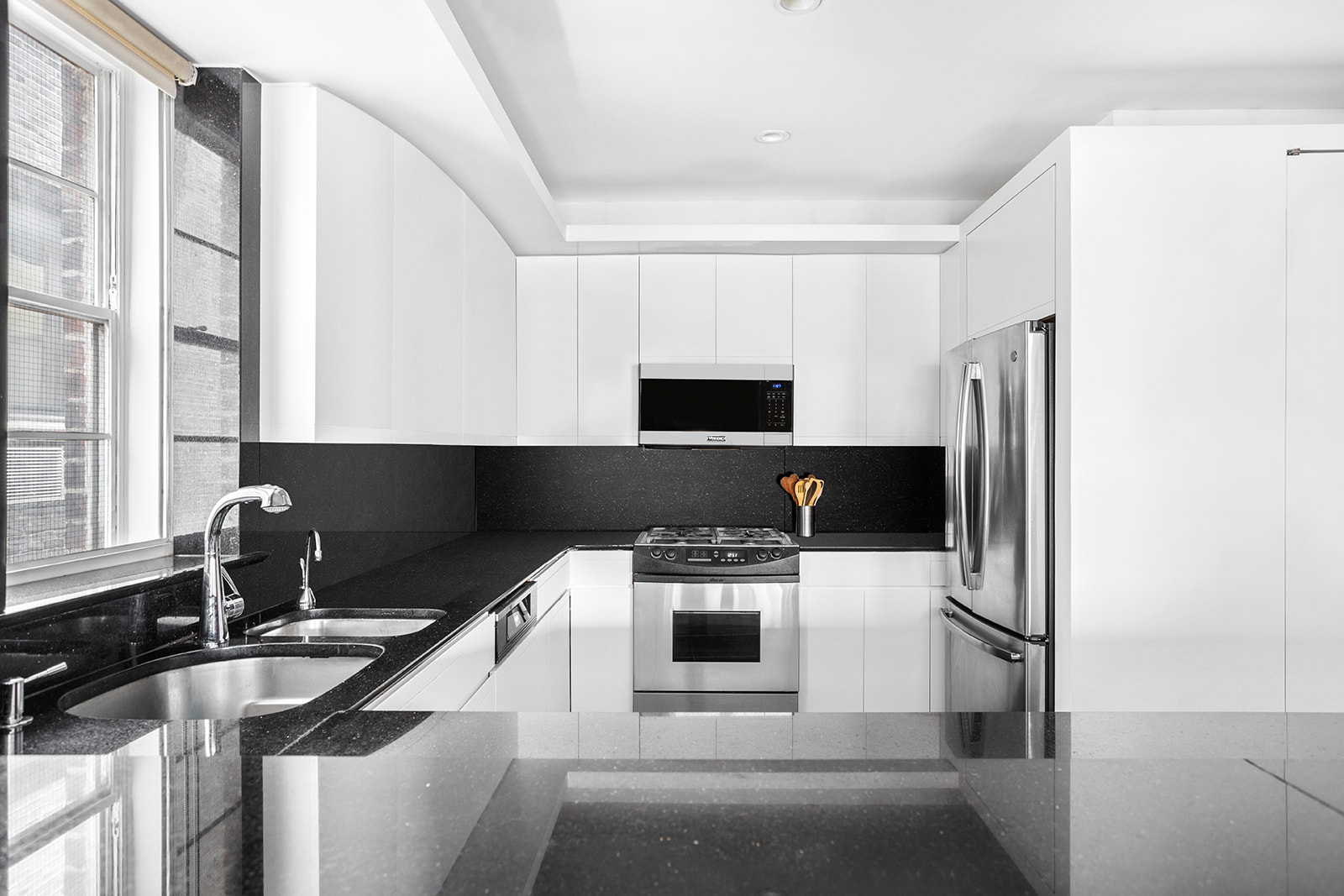 64 East 94th Street, Unit 6DE Manhattan, NY 10128 - Photo 7 of 15