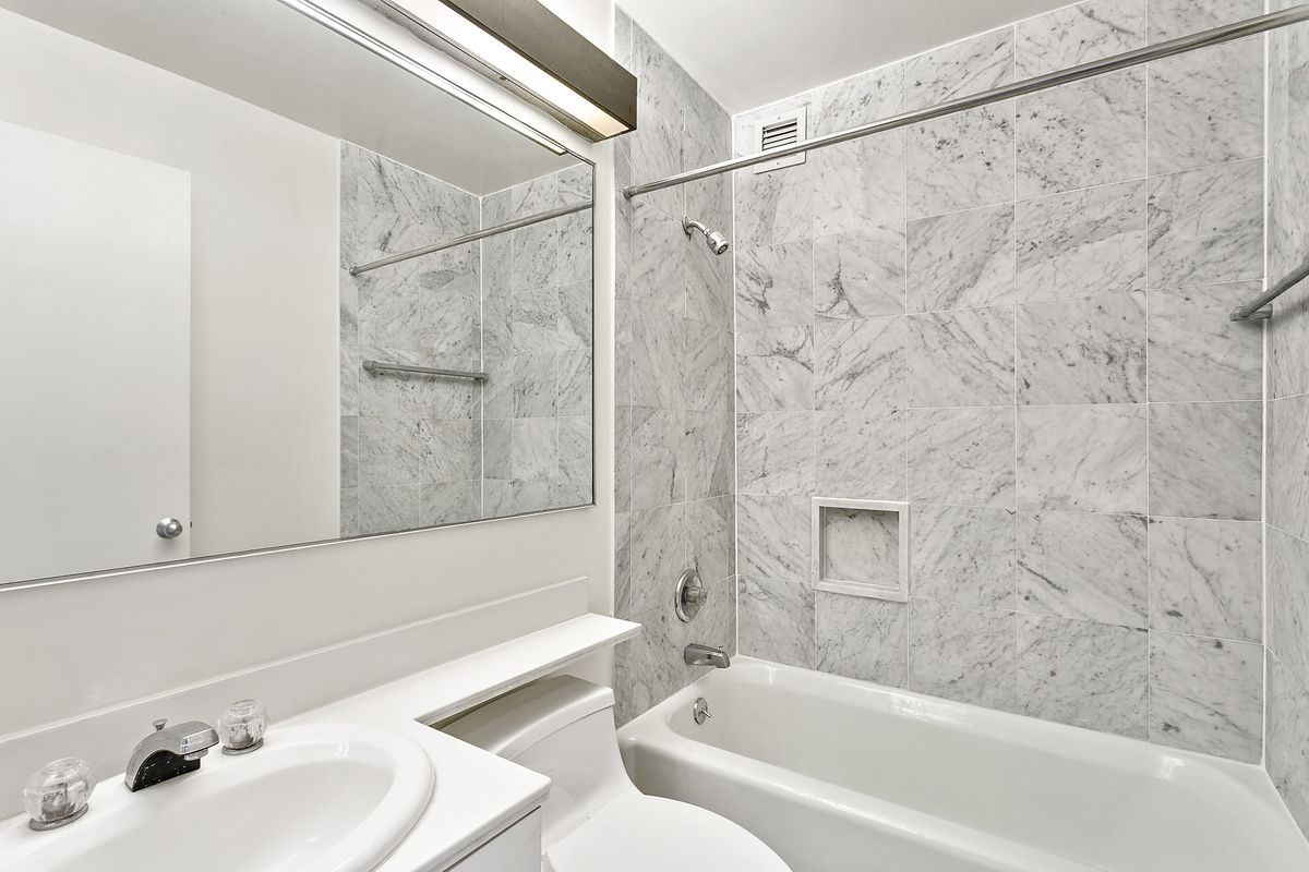 330 East 38th Street, Unit 32J Manhattan, NY 10016 - Photo 6 of 13