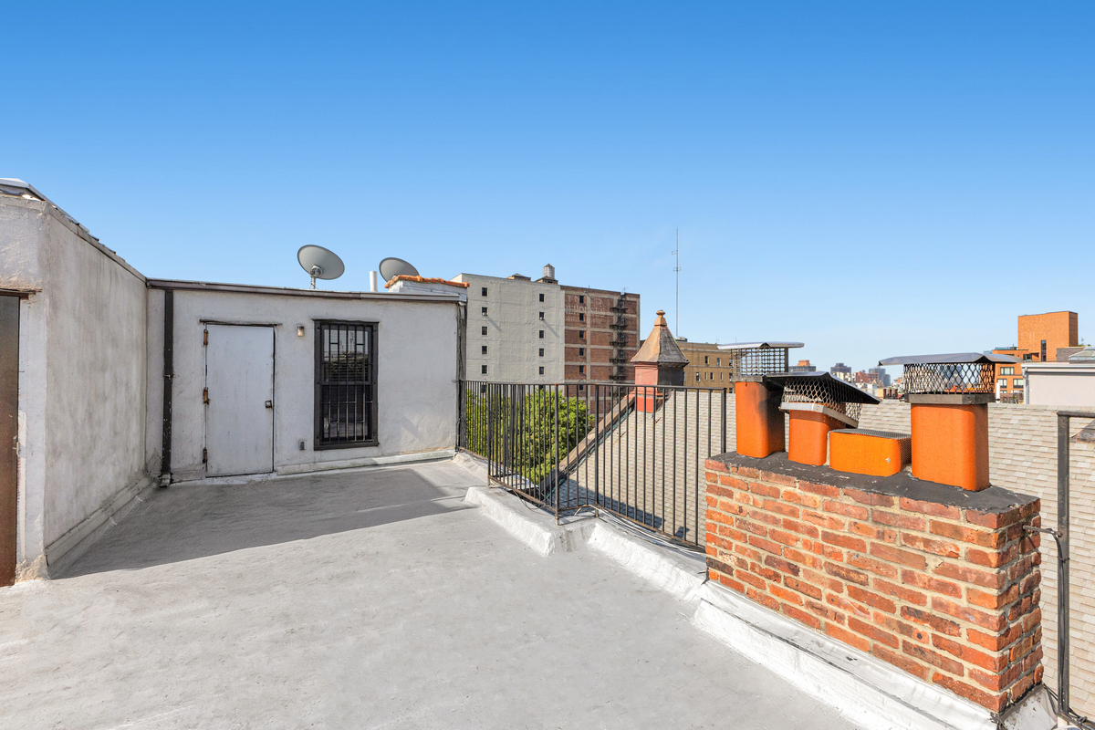 521 Dean Street, Unit 4L Brooklyn, NY 11217 - Photo 12 of 17 a view of a building from a balcony