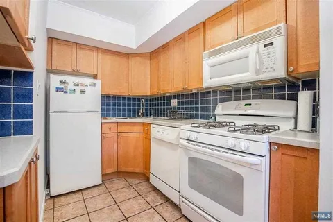 $350,000 | 6405 Boulevard East, Unit B2, West New York, NJ 07093