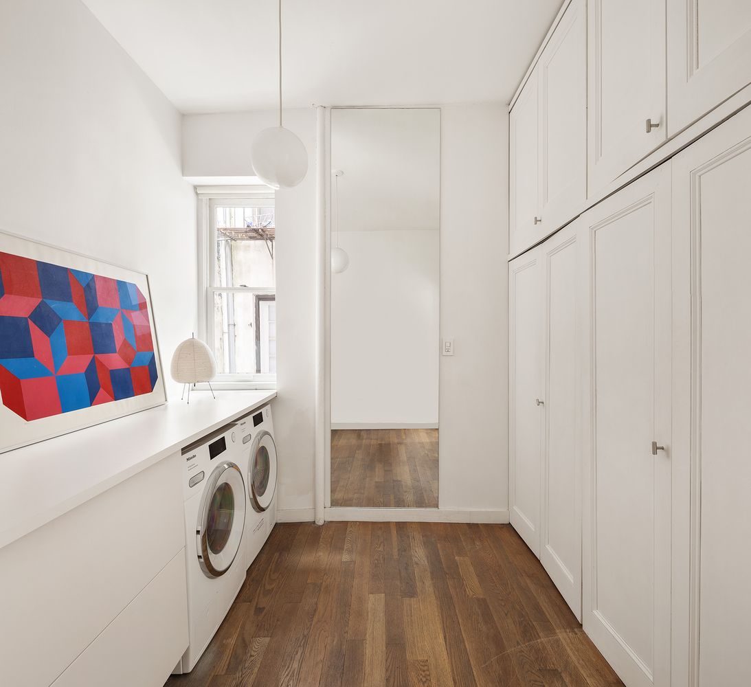 a view of utility room with washer and dryer