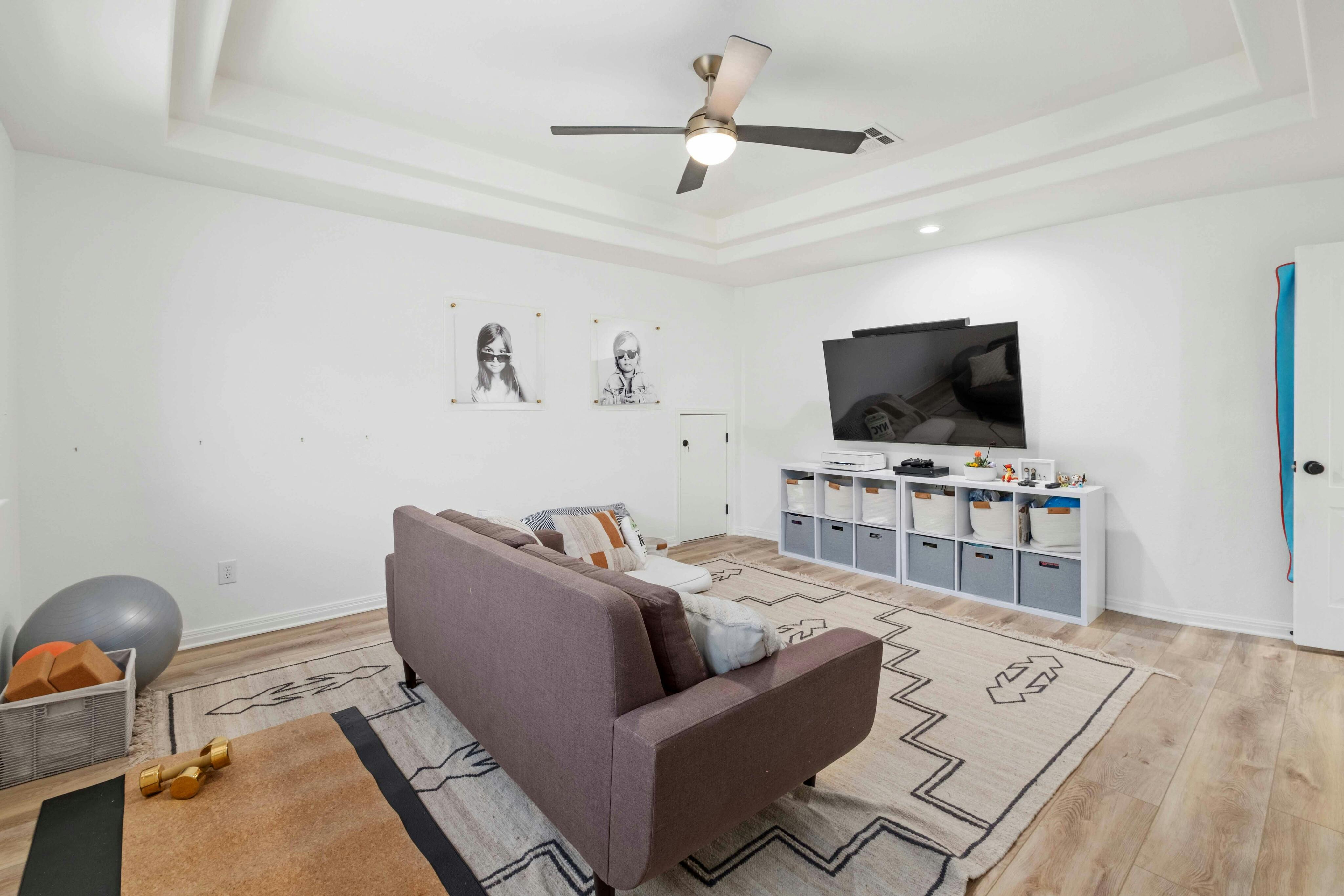 10608 Pointe View Drive Austin, TX 78738 - Photo 22 of 46 a living room with furniture and a flat screen tv