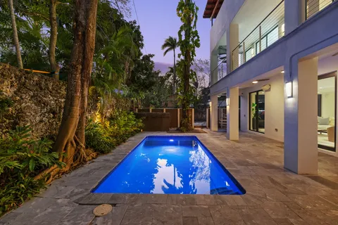 $4,950,000 | 3770 Kumquat Avenue, Miami, FL 33133