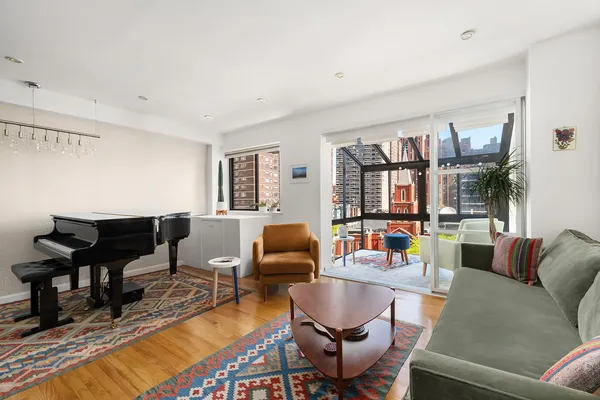 $850,000 | 225 East 86th Street, Unit 904 | Upper East Side