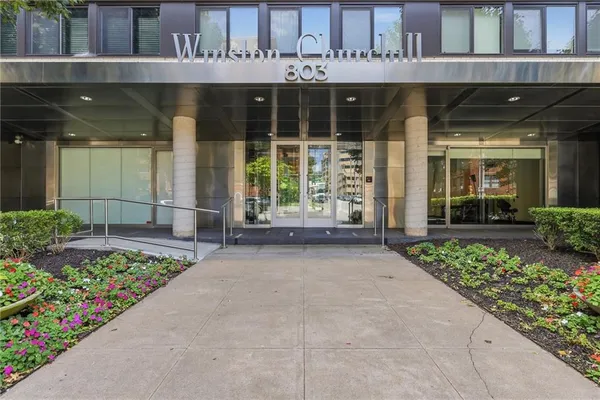 $235,000 | 803 West 48th Street, Unit 605, Kansas City, MO 64112