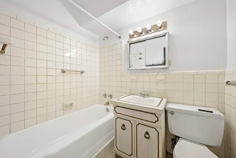 $425,000 | 200 East 27th Street, Unit 1G | Kips Bay
