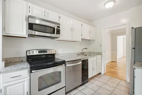 $4,950 | 3231 Sutton Place Northwest, Unit A, Washington, DC 20016