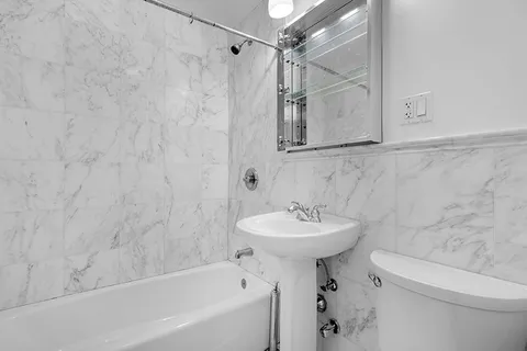 $4,400 | 330 East 58th Street, Unit 4F | Sutton Place