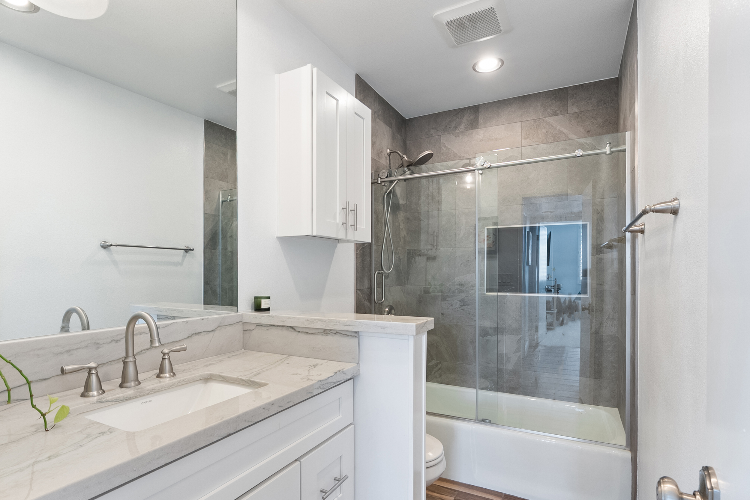 2385 Roscomare Road, Unit E17 Los Angeles, CA 90077 - Photo 14 of 23