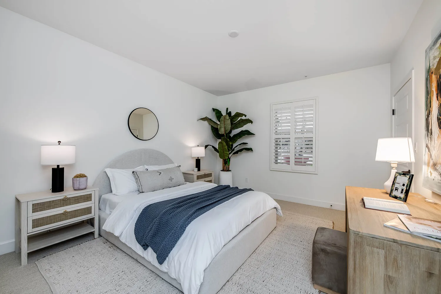 $1,095,000 | 10648 Woodbridge Street, Unit 105, Toluca Lake, CA 91602