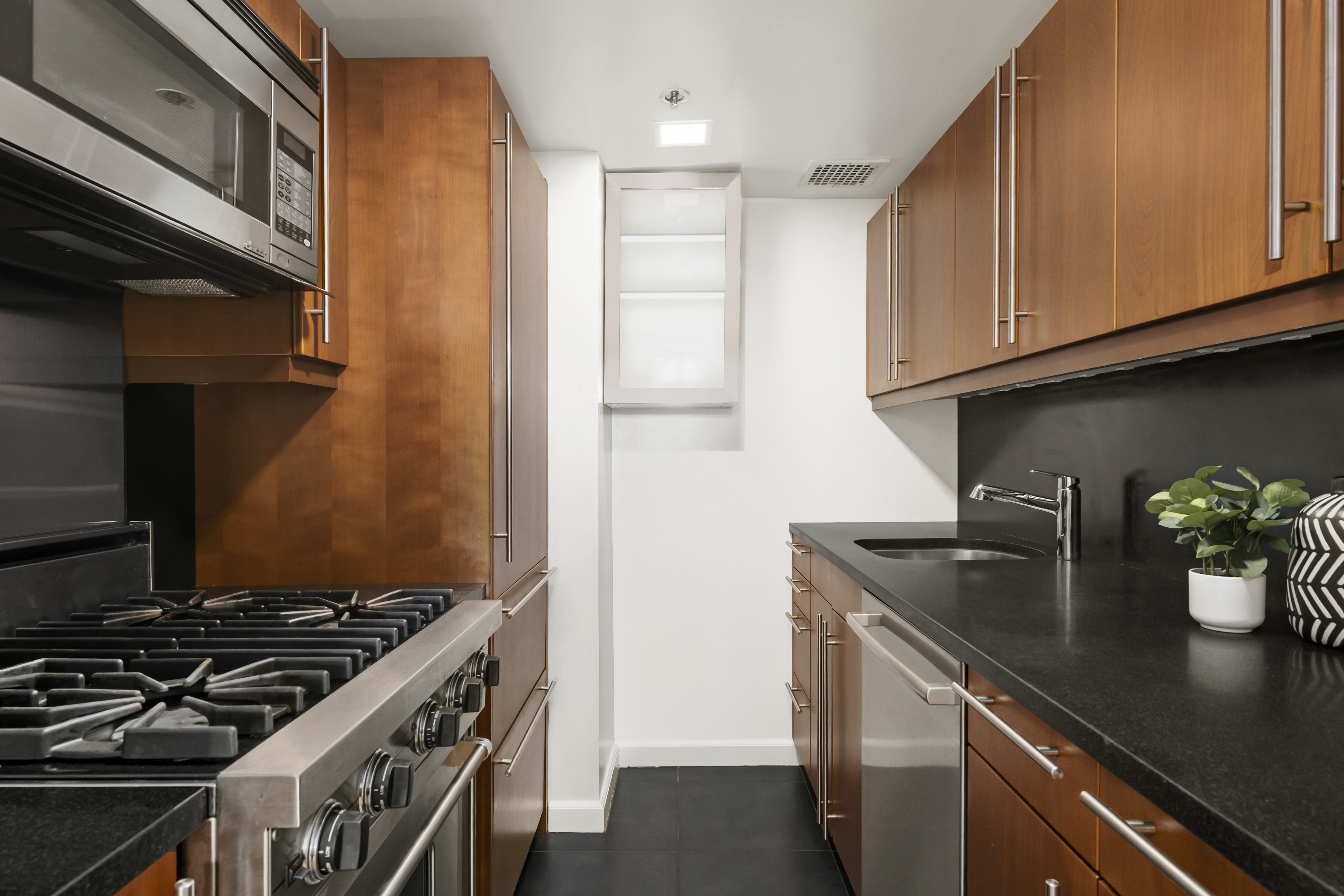 305 2nd Avenue, Unit 709 Manhattan, NY 10003 - Photo 3 of 8 Gallery Image 3