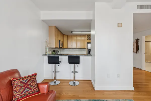 $255,000 | 111 South 15th Street, Unit 2106, Philadelphia, PA 19102