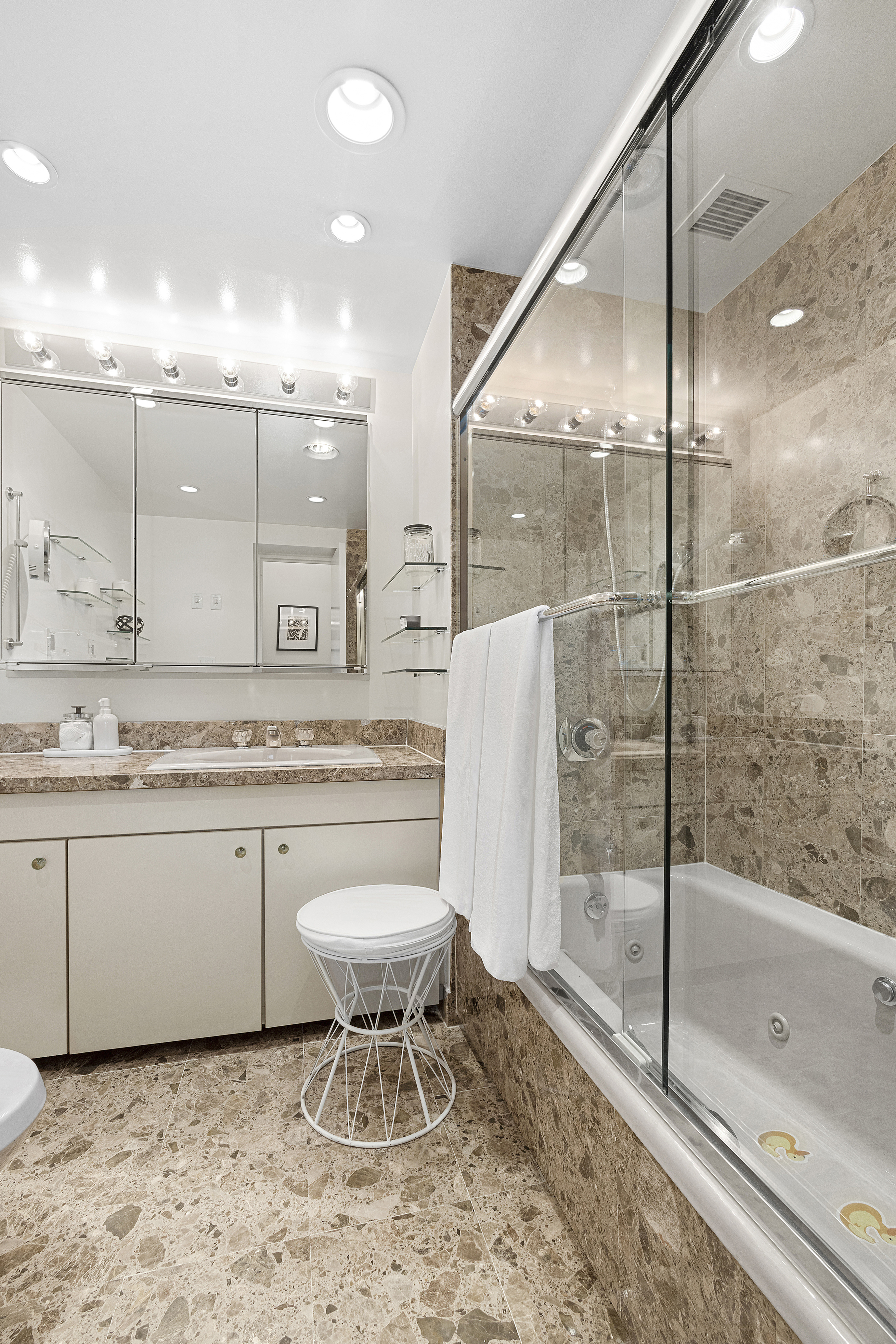 721 5th Avenue, Unit 33B Manhattan, NY 10022 - Photo 6 of 8