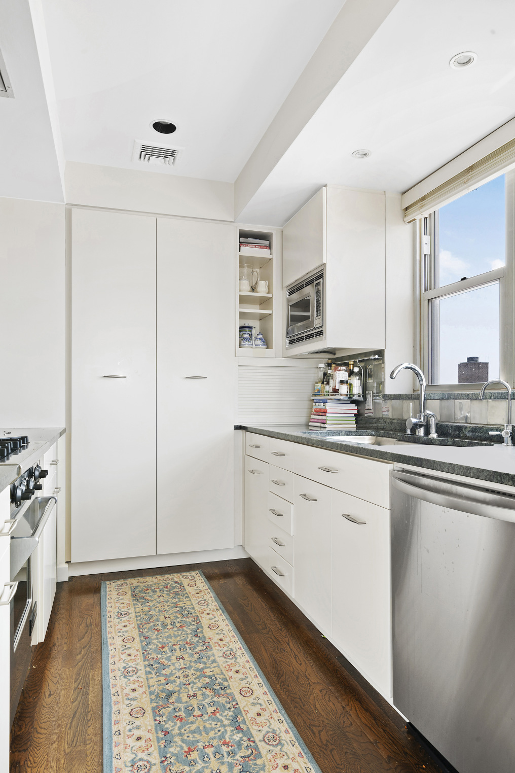 60 East 8th Street, Unit 34B Manhattan, NY 10003 - Photo 7 of 11