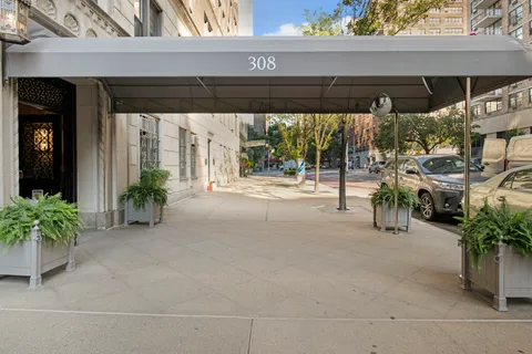 $2,250,000 | 308 East 79th Street, Unit 13EF | Upper East Side