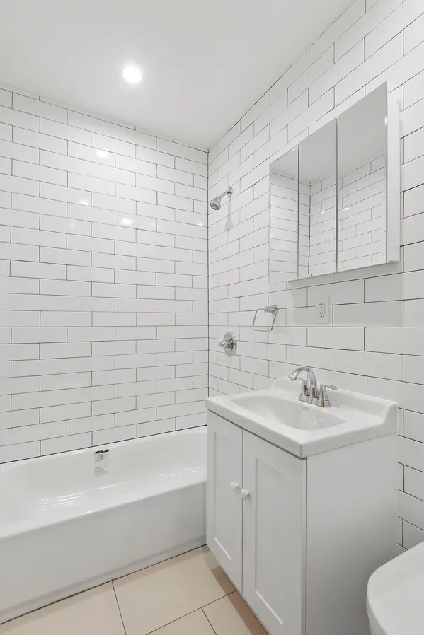$6,800 | 205 West 10th Street, Unit 2B | West Village
