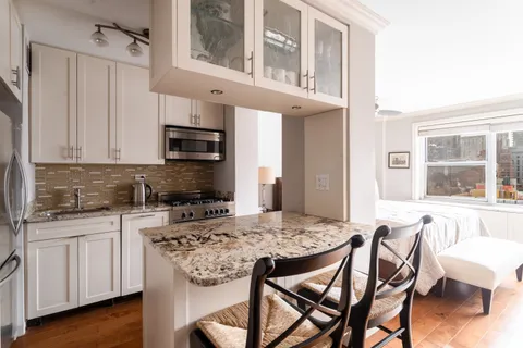 $695,000 | 440 East 79th Street, Unit 12H | Upper East Side