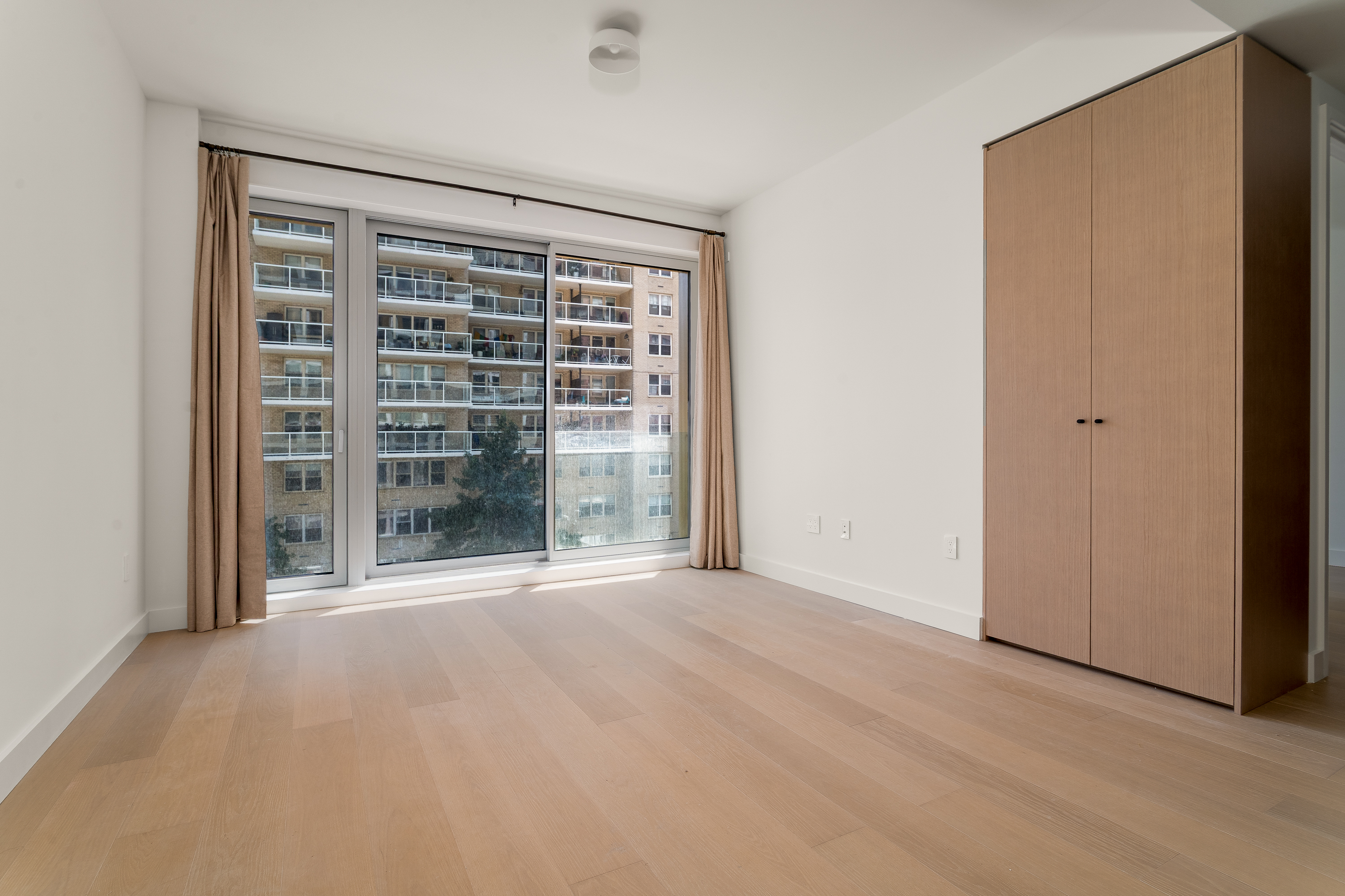 250 East 25th Street, Unit 4C Manhattan, NY 10010 - Photo 2 of 16 an empty room with windows
