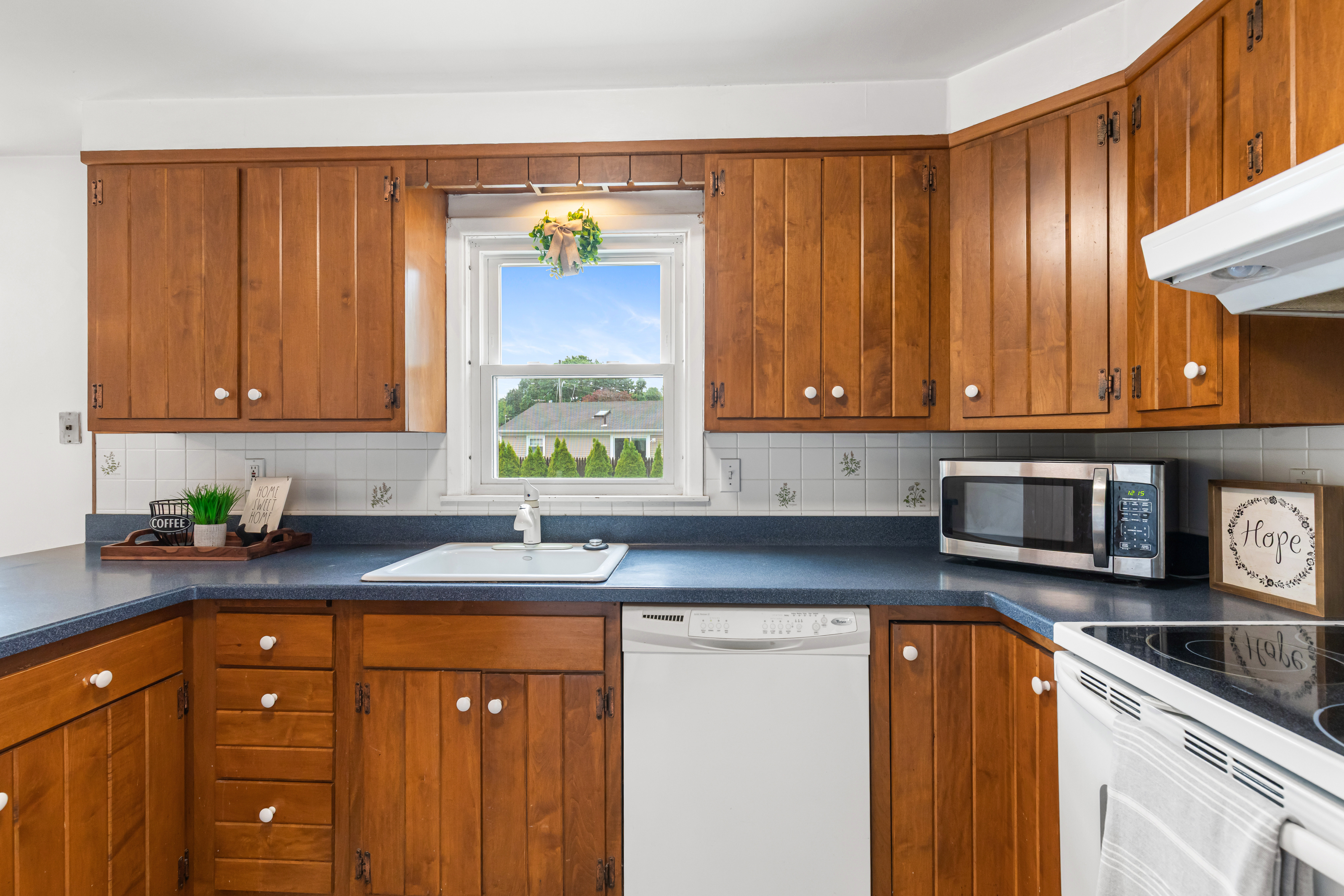 14 Primrose Drive Riverside, RI 02915 - Photo 19 of 36