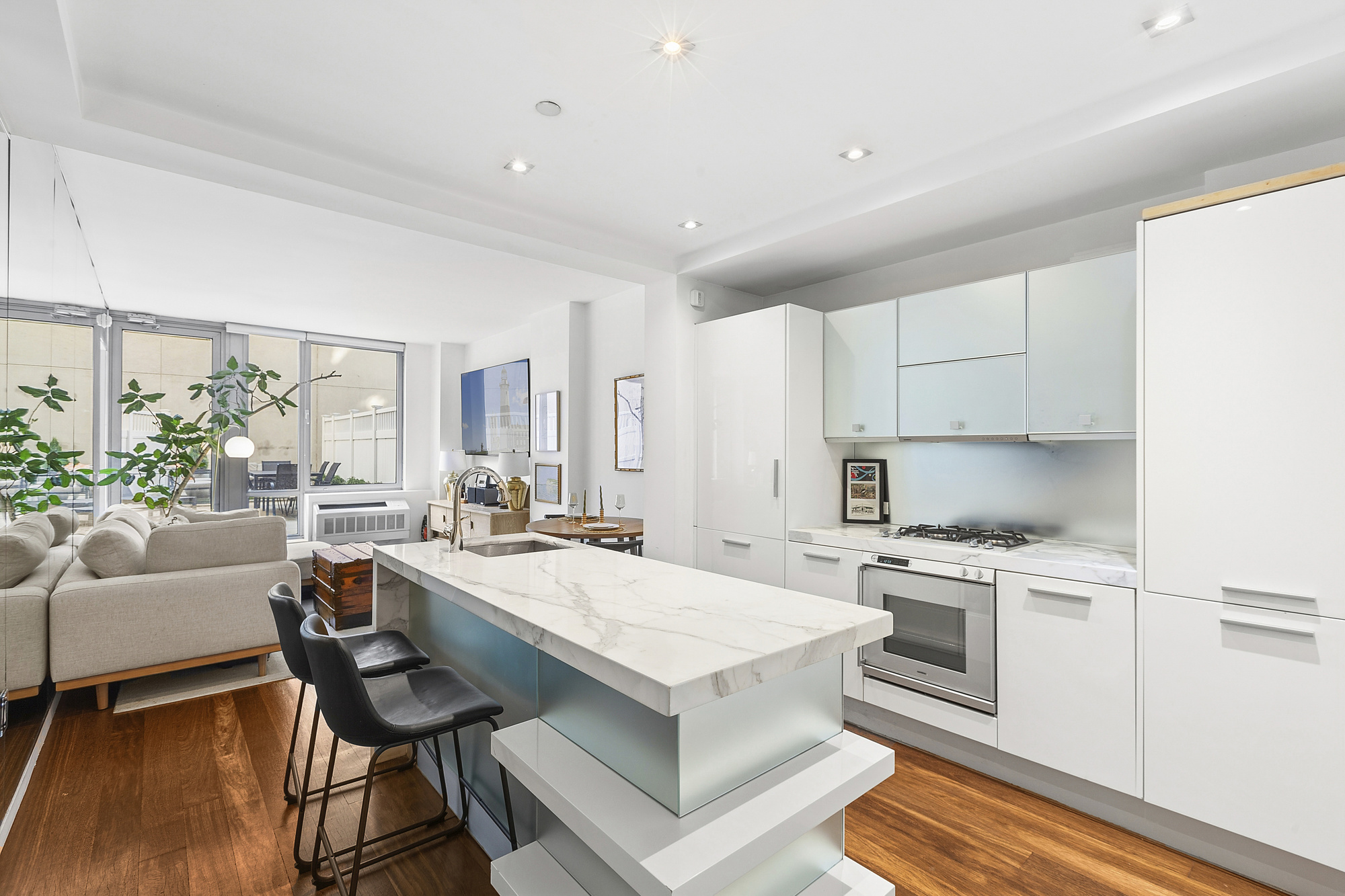 444 West 19th Street, Unit 203 Manhattan, NY 10011 - Photo 3 of 8