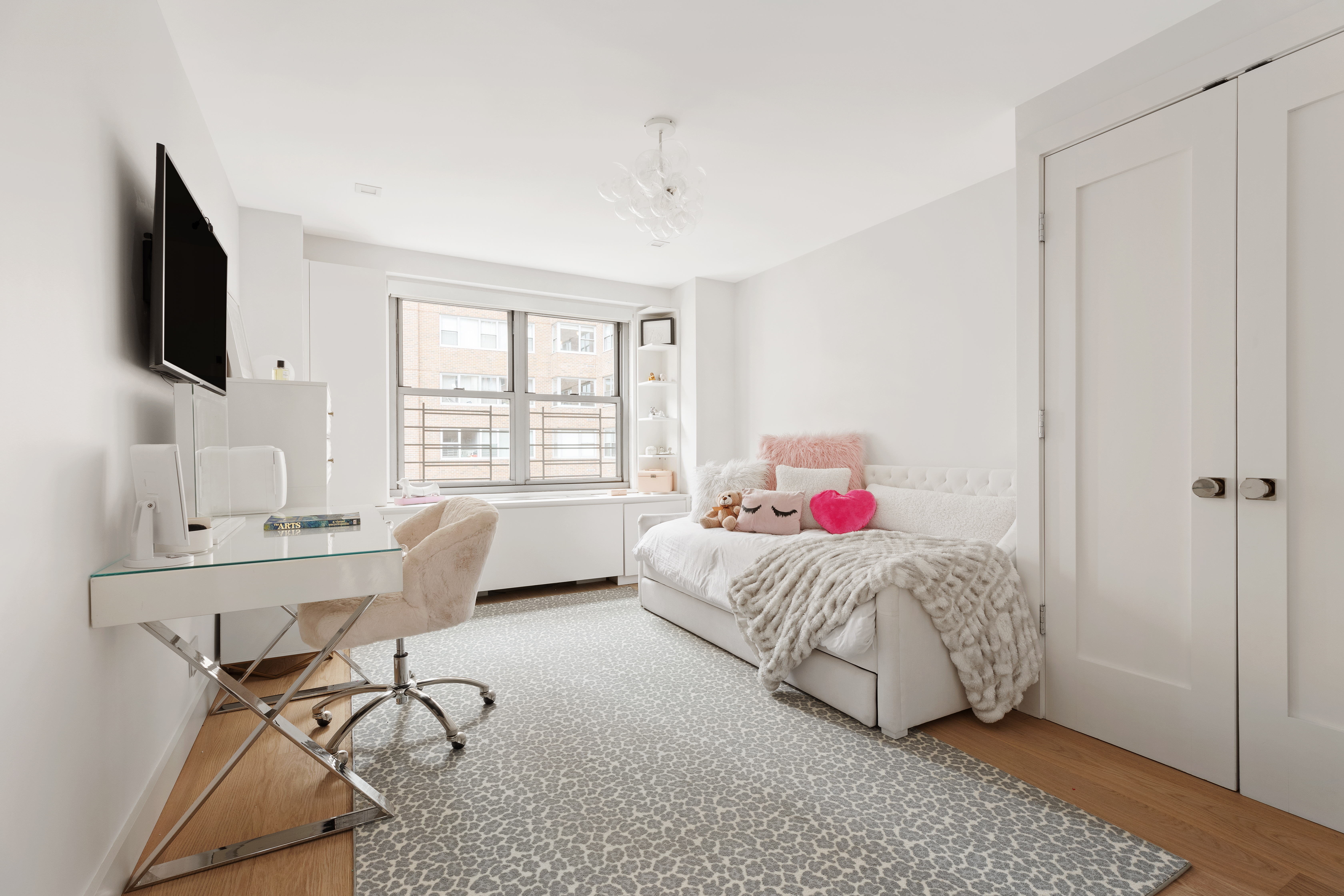 360 East 72nd Street, Unit B1105 Manhattan, NY 10021 - Photo 8 of 17