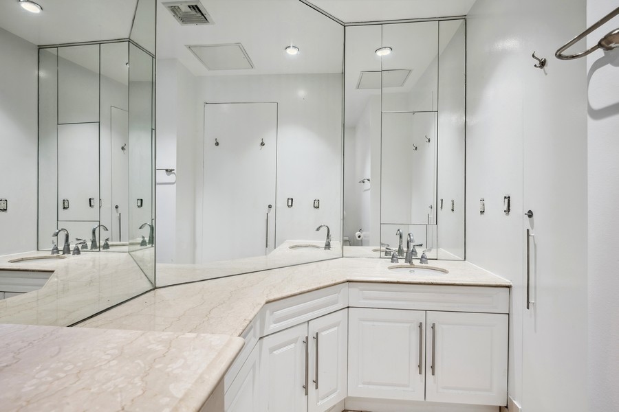 49 East 74th Street, Unit 4B Manhattan, NY 10021 - Photo 4 of 7