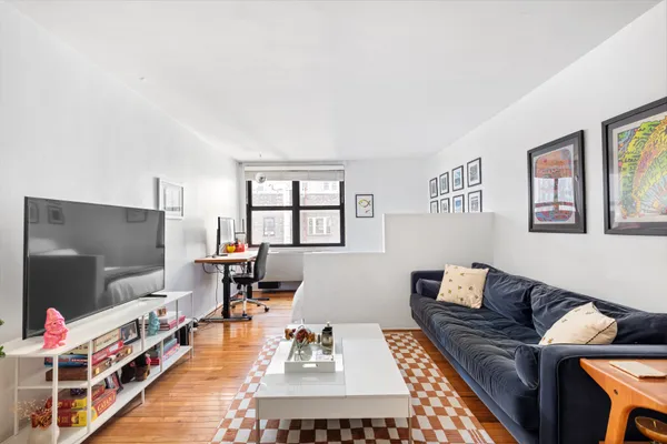 $599,000 | 130 East 18th Street, Unit 8R | Gramercy