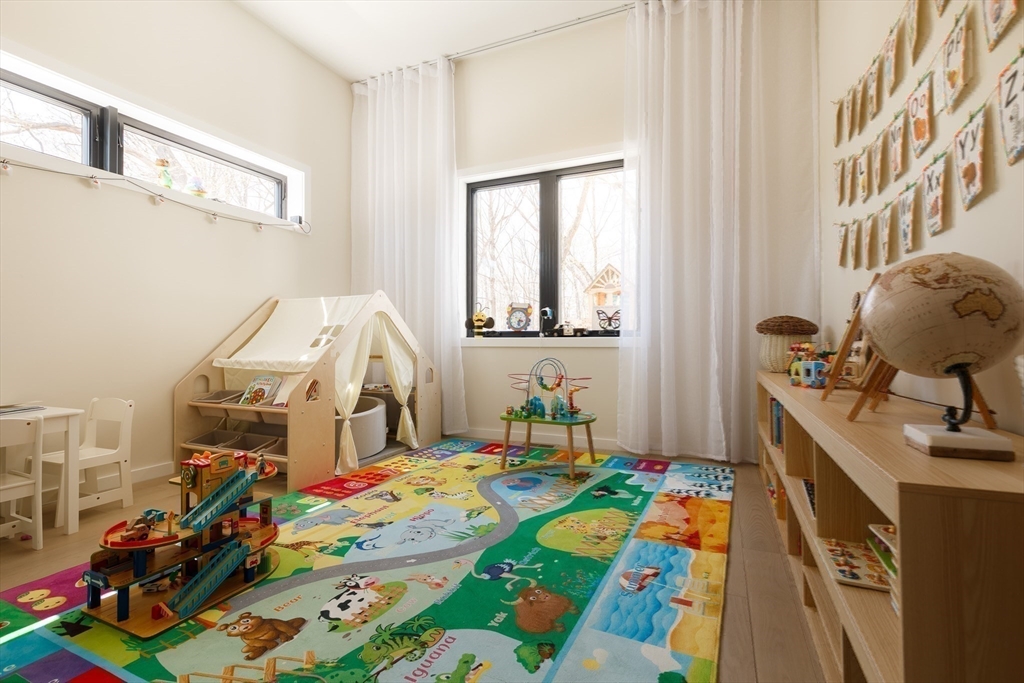 109 Wiswall Road Newton, MA 02459 - Photo 24 of 30