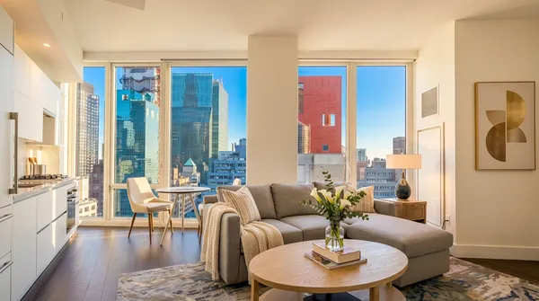 $6,035 | 222 East 44th Street, Unit 21F | Midtown East